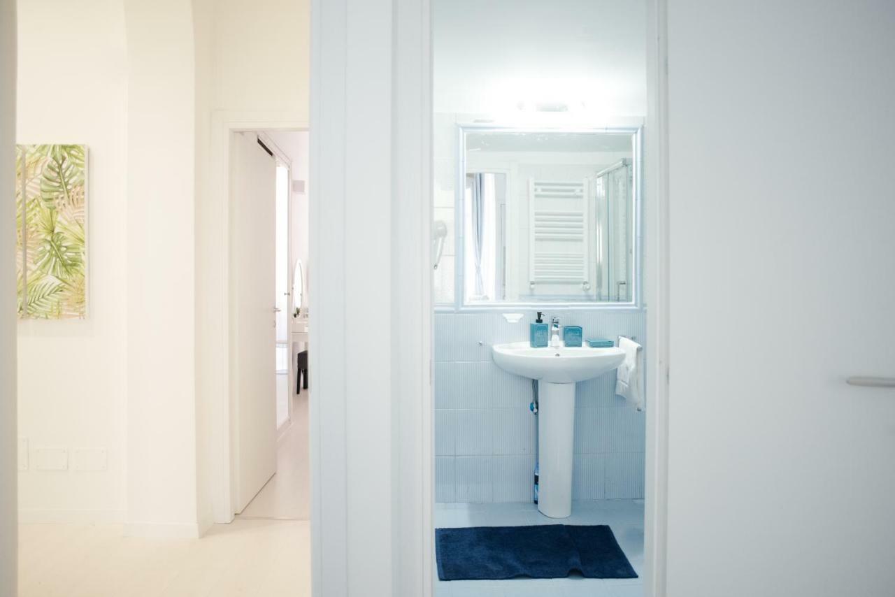 Apartment White Fanti Rom